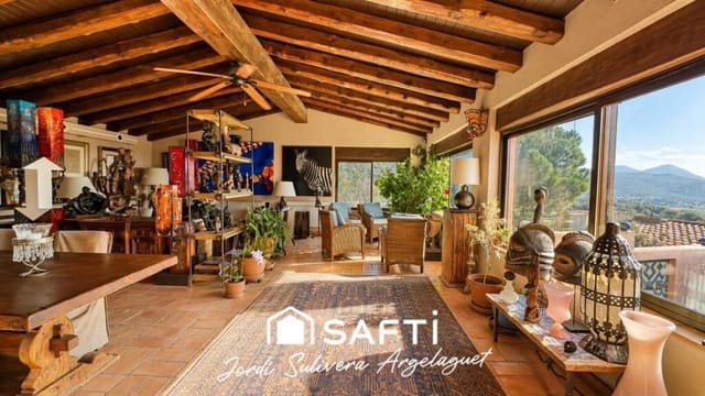 Chalet de 3 habitaciones en Cantallops en venta con piscina - 980.000 € (Ref: 9738440)