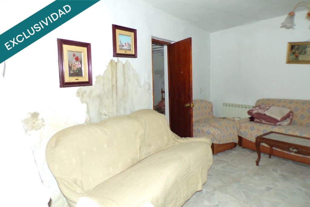 4 bedroom Villa for sale in Chinchon - € 116,000 (Ref: 9738441)