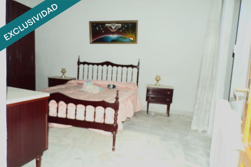 4 bedroom Villa for sale in Chinchon - € 116,000 (Ref: 9738441)