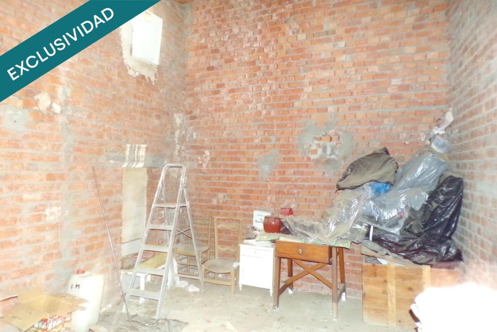 4 bedroom Villa for sale in Chinchon - € 116,000 (Ref: 9738441)