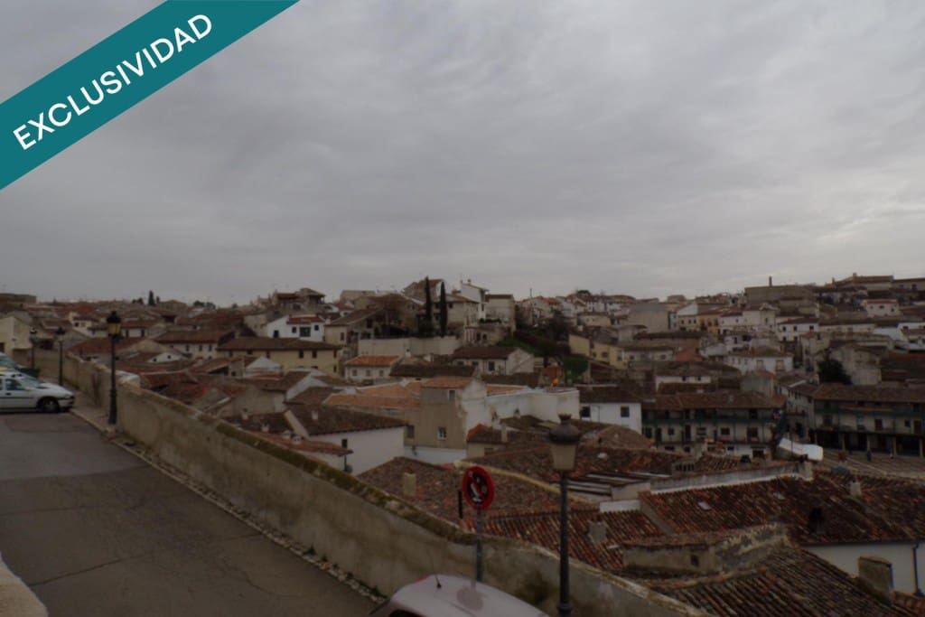 4 bedroom Villa for sale in Chinchon - € 116,000 (Ref: 9738441)