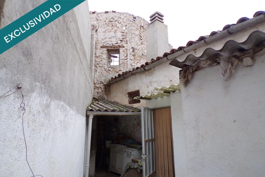4 bedroom Villa for sale in Chinchon - € 116,000 (Ref: 9738441)