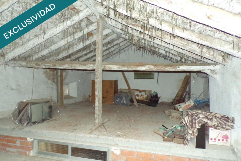 4 bedroom Villa for sale in Chinchon - € 116,000 (Ref: 9738441)