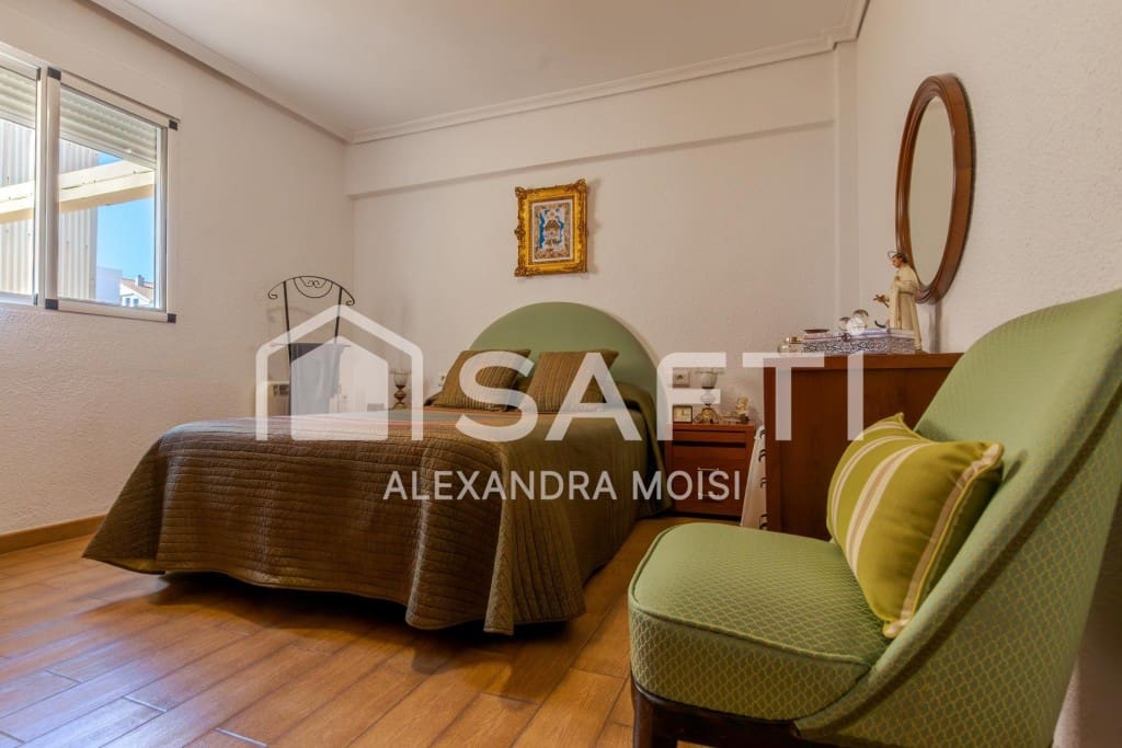 3 bedroom Apartment for sale in Castello de la Plana - € 159,000 (Ref: 9738446)