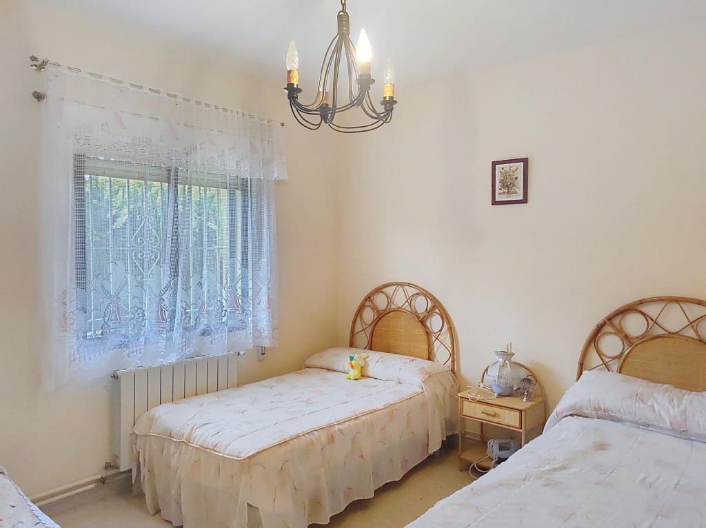 3 bedroom Finca/Country House for sale in Picon with pool garage - € 166,000 (Ref: 9741652)