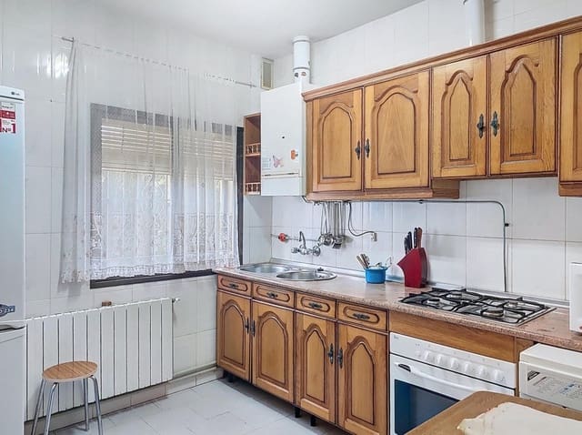 3 bedroom Finca/Country House for sale in Picón with pool garage - € 166,000 (Ref: 9741652)