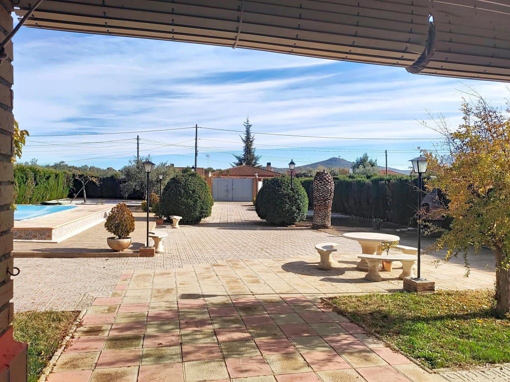 3 bedroom Finca/Country House for sale in Picon with pool garage - € 166,000 (Ref: 9741652)