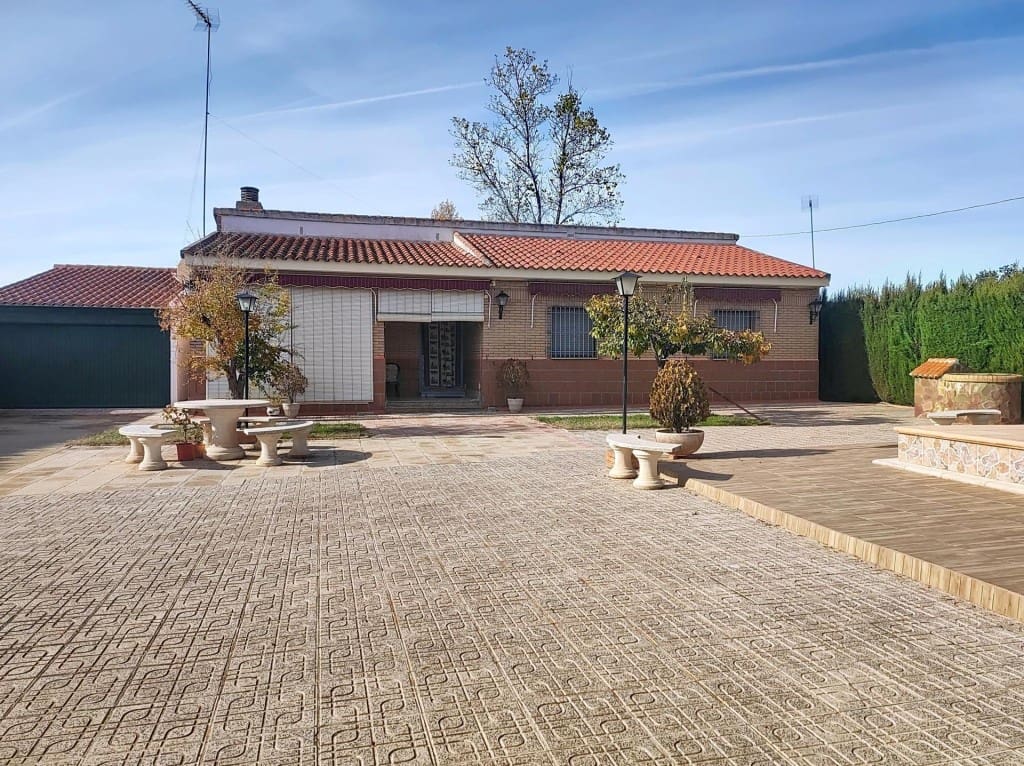 3 bedroom Finca/Country House for sale in Picon with pool garage - € 166,000 (Ref: 9741652)