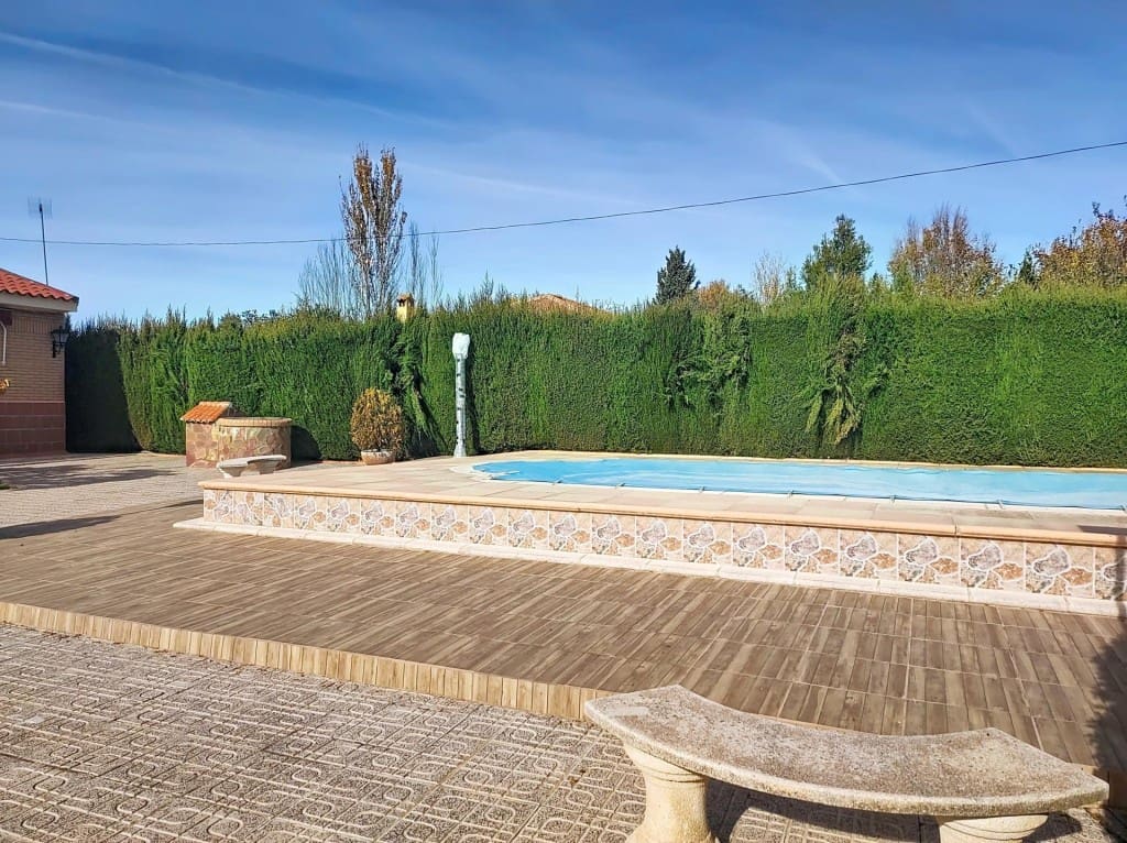 3 bedroom Finca/Country House for sale in Picon with pool garage - € 166,000 (Ref: 9741652)