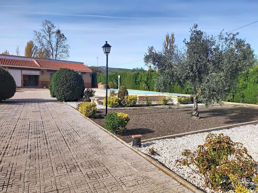 3 bedroom Finca/Country House for sale in Picon with pool garage - € 166,000 (Ref: 9741652)