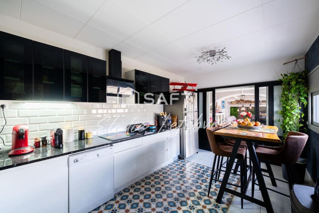 3 Zimmer Villa zu verkaufen in Empuriabrava - 368.000 € (Ref: 9744110)