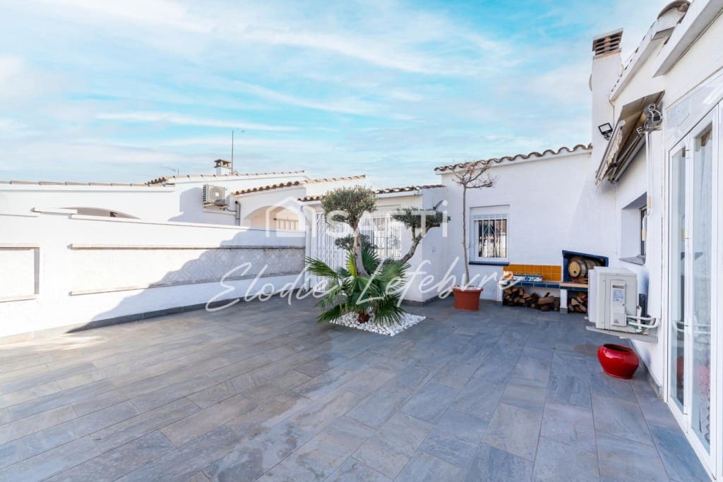 3 Zimmer Villa zu verkaufen in Empuriabrava - 368.000 € (Ref: 9744110)