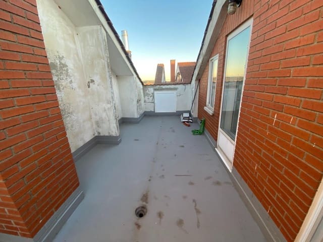 1 soverom Penthouse til salgs i Villaquilambre - € 112 000 (Ref: 9747769)