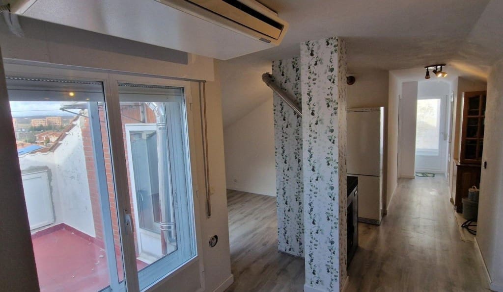 1 soverom Penthouse til salgs i Villaquilambre - € 112 000 (Ref: 9747769)