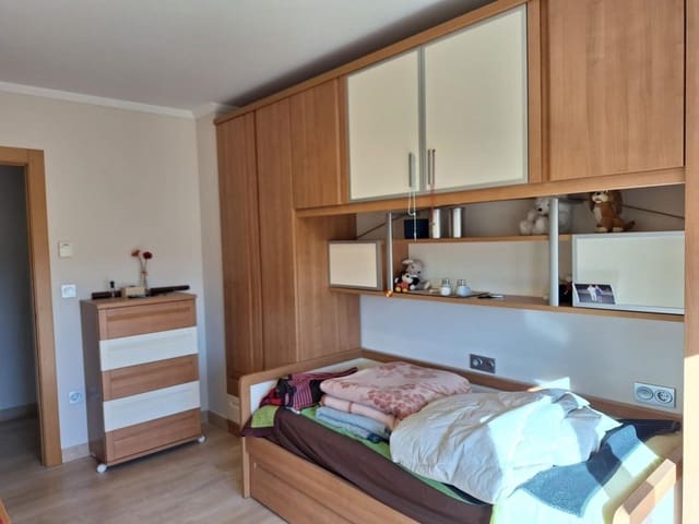 4 makuuhuone Huvila myytävänä paikassa Yecla mukana uima-altaan - 500 000 € (Ref: 9751865)