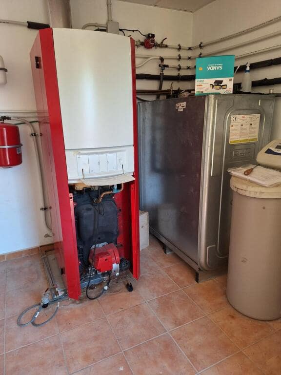 4 bedroom Villa for sale in Yecla with pool - € 500,000 (Ref: 9751865)