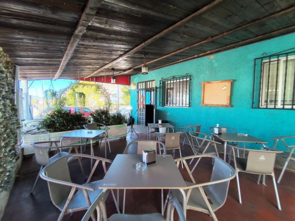 5 bedroom Villa for sale in Trijueque - € 495,000 (Ref: 9751870)