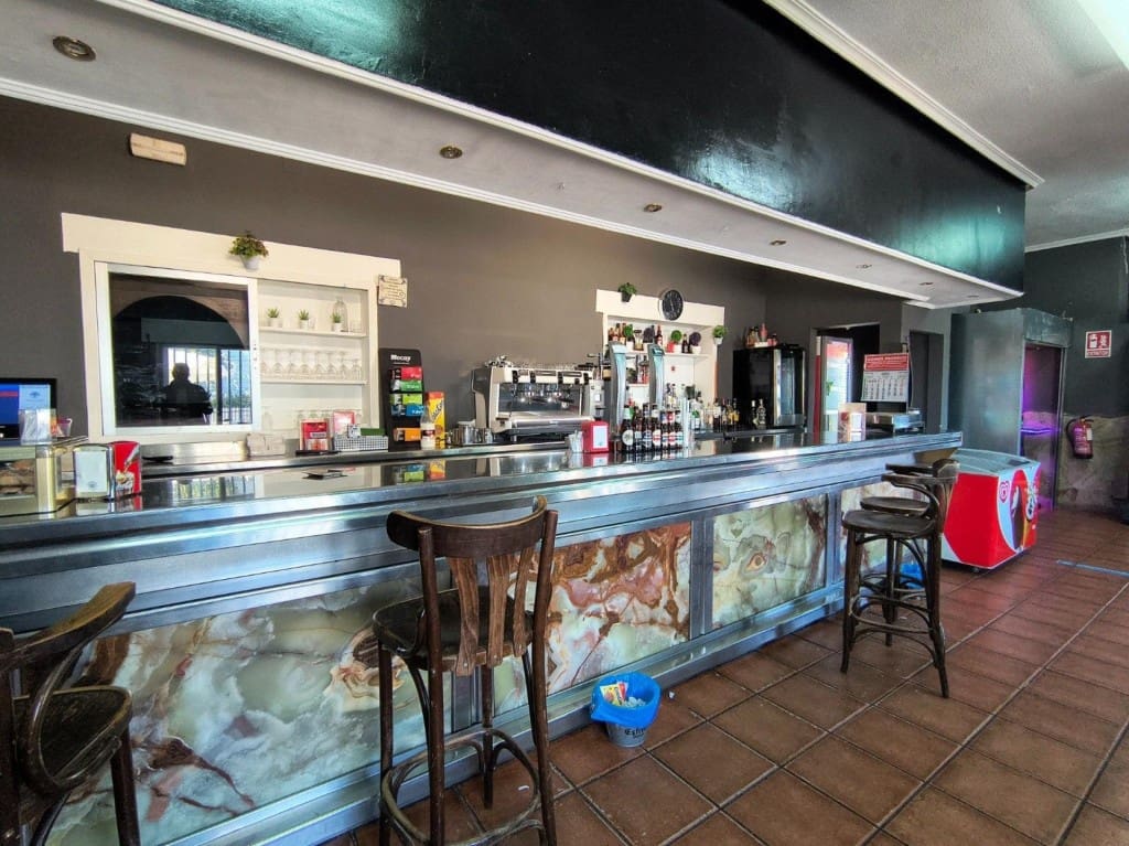 5 bedroom Villa for sale in Trijueque - € 495,000 (Ref: 9751870)