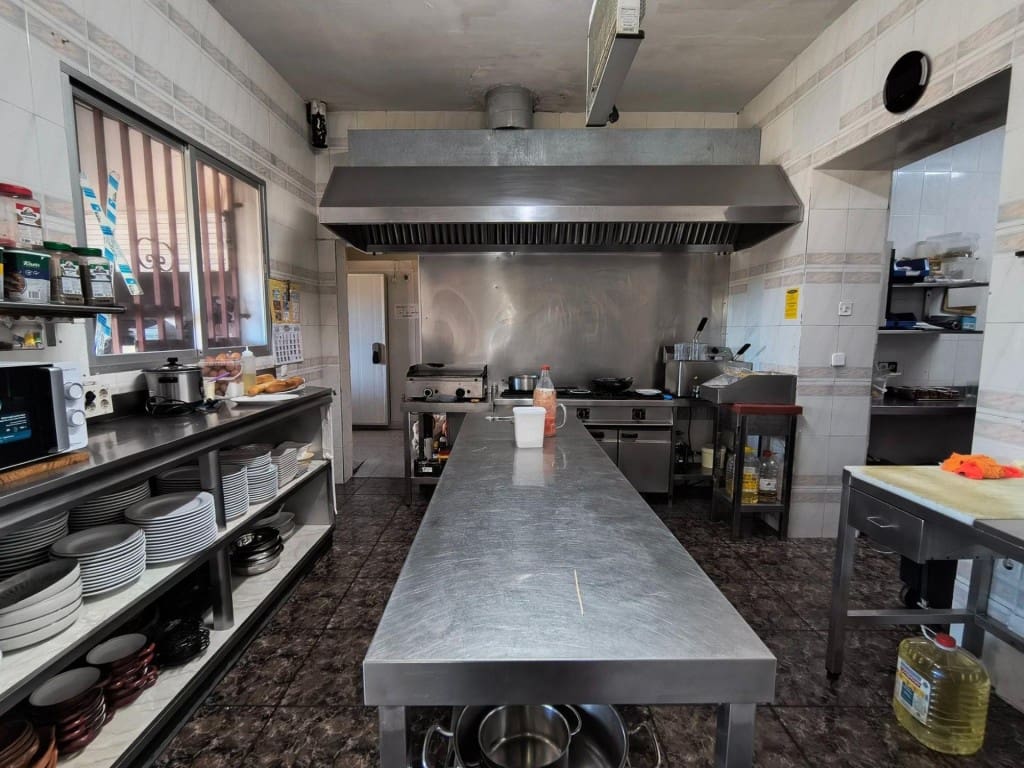 5 bedroom Villa for sale in Trijueque - € 495,000 (Ref: 9751870)