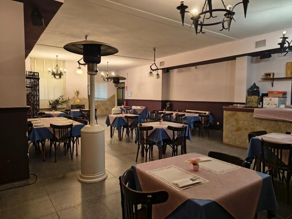 5 bedroom Villa for sale in Trijueque - € 495,000 (Ref: 9751870)