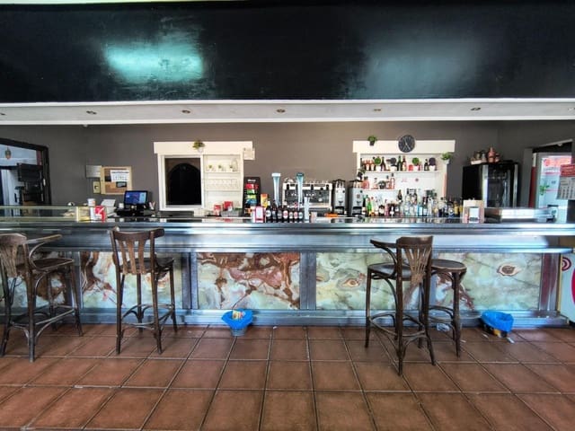 5 bedroom Villa for sale in La Beltraneja, Trijueque - € 495,000 (Ref: 9751870)