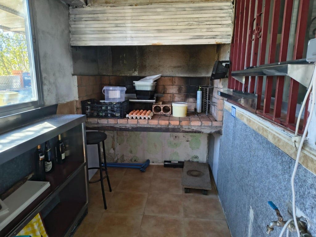 5 bedroom Villa for sale in Trijueque - € 495,000 (Ref: 9751870)