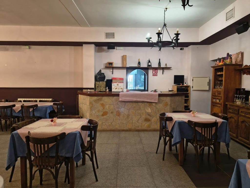 5 bedroom Villa for sale in Trijueque - € 495,000 (Ref: 9751870)