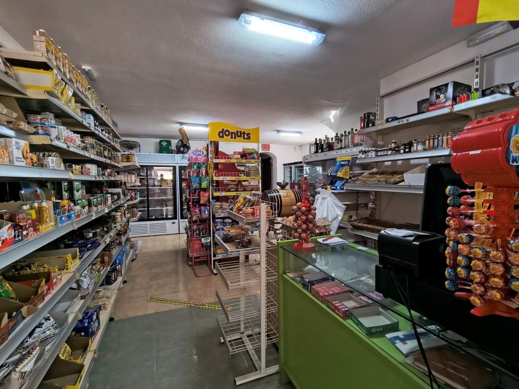 5 bedroom Villa for sale in Trijueque - € 495,000 (Ref: 9751870)