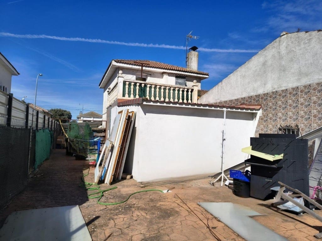 5 bedroom Villa for sale in Trijueque - € 495,000 (Ref: 9751870)