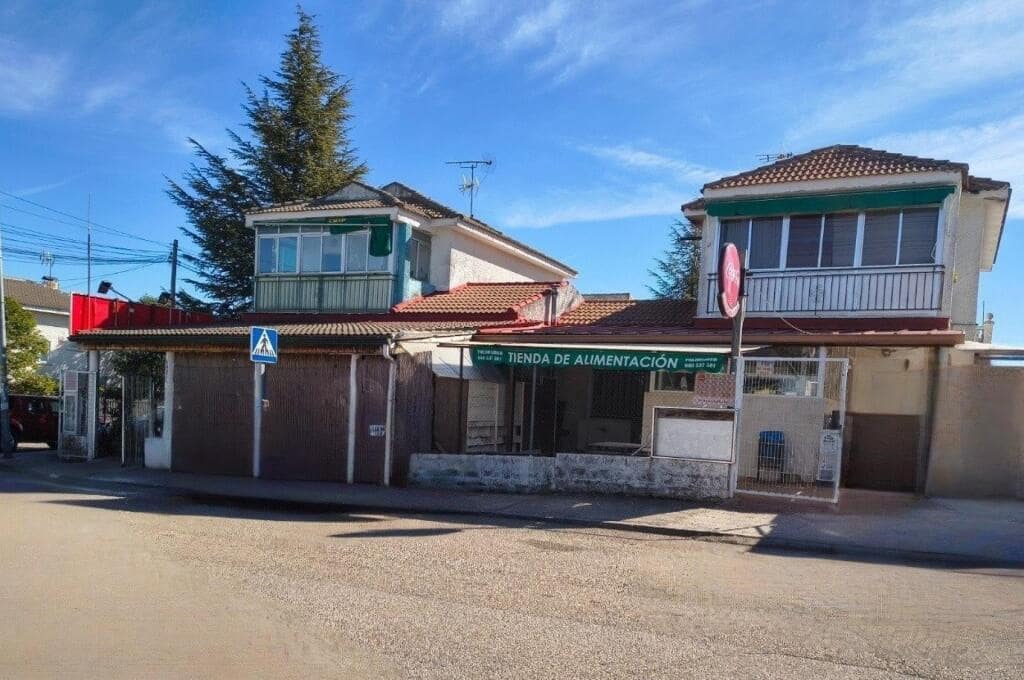 5 bedroom Villa for sale in Trijueque - € 495,000 (Ref: 9751870)