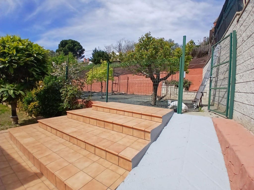 5 sypialnia Willa na sprzedaż w Castellbisbal z basenem garażem - 595 000 € (Ref: 9751872)