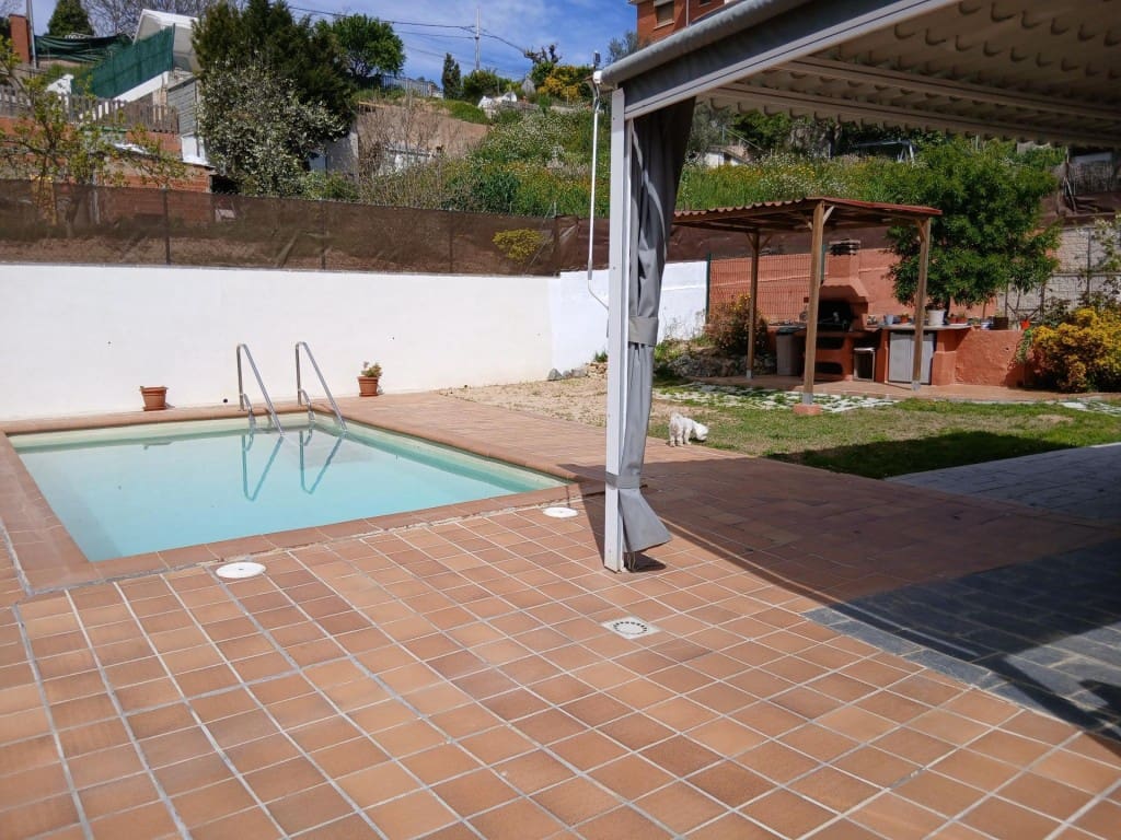 5 sypialnia Willa na sprzedaż w Castellbisbal z basenem garażem - 595 000 € (Ref: 9751872)