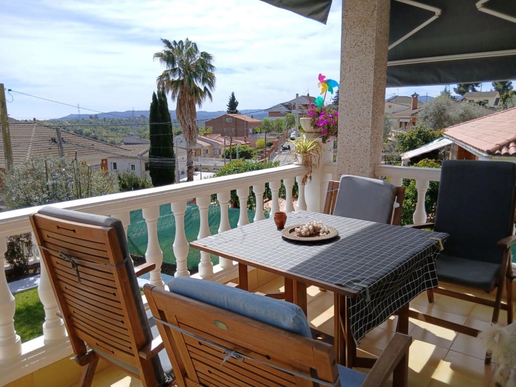 5 sypialnia Willa na sprzedaż w Castellbisbal z basenem garażem - 595 000 € (Ref: 9751872)