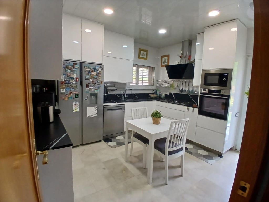 5 sypialnia Willa na sprzedaż w Castellbisbal z basenem garażem - 595 000 € (Ref: 9751872)