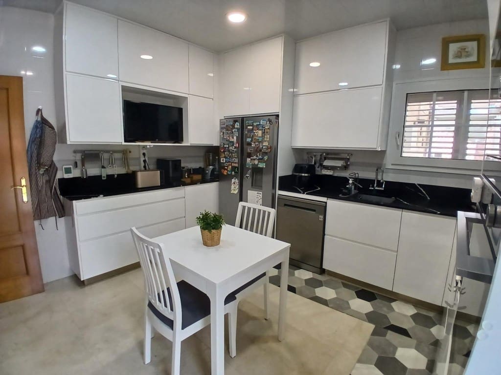 5 sypialnia Willa na sprzedaż w Castellbisbal z basenem garażem - 595 000 € (Ref: 9751872)