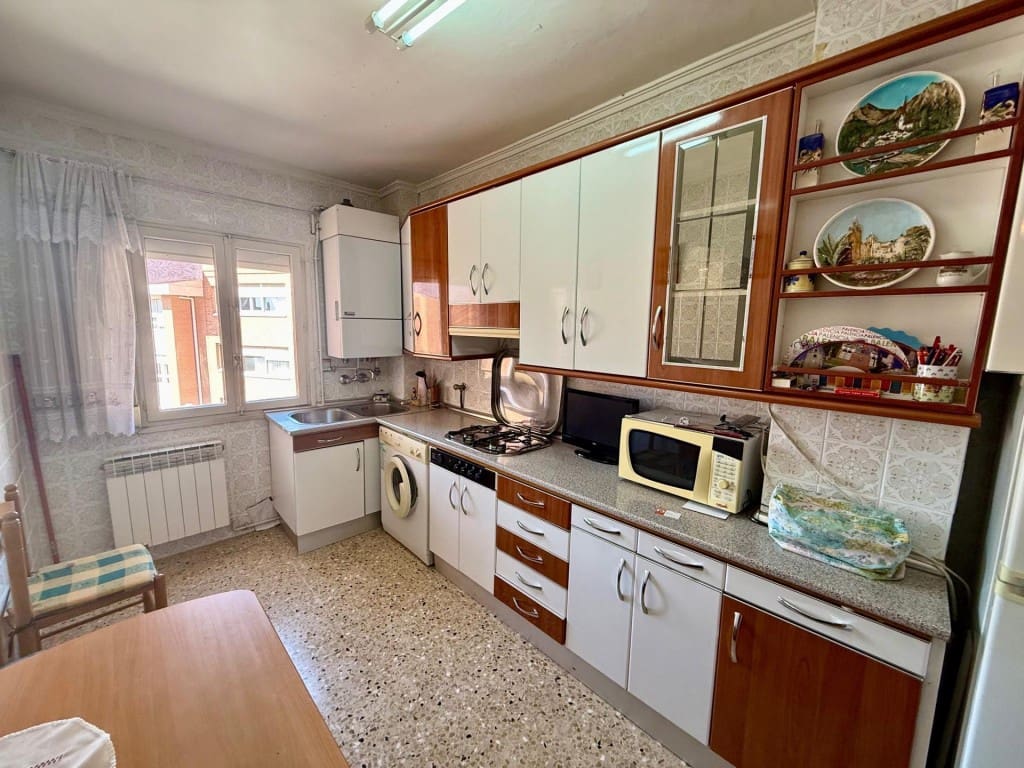 3 bedroom Apartment for sale in Palencia city - € 129,000 (Ref: 9751875)