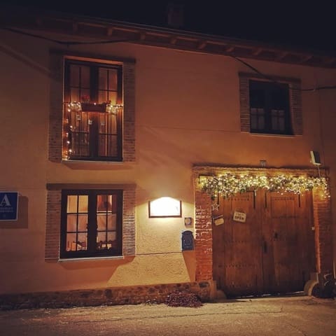 Office for sale in Villares de Orbigo - € 450,000 (Ref: 9751876)