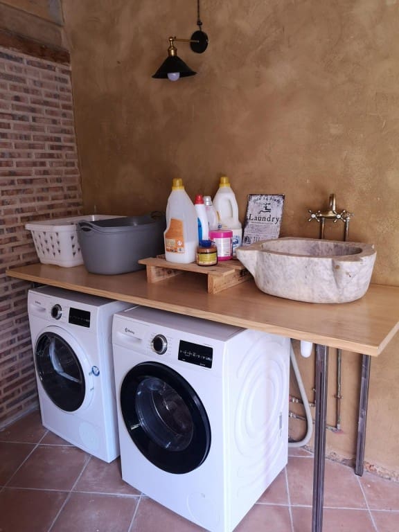 Office for sale in Villares de Orbigo - € 450,000 (Ref: 9751876)