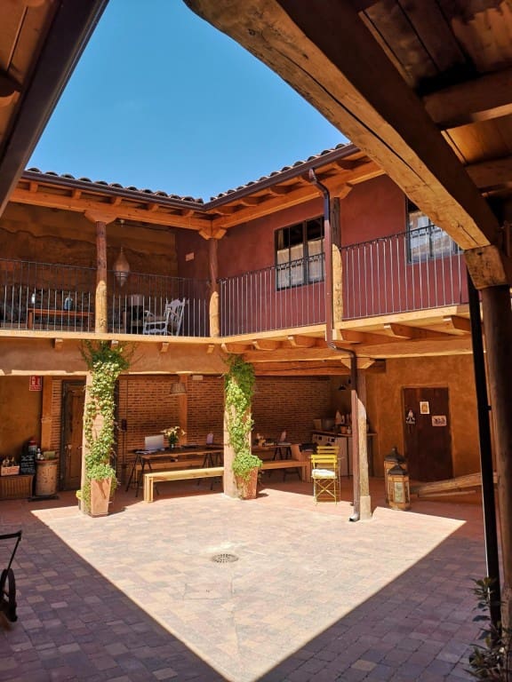 Office for sale in Villares de Orbigo - € 450,000 (Ref: 9751876)