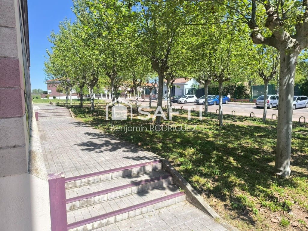 Garage for sale in Laguna de Duero - € 38,000 (Ref: 9751877)
