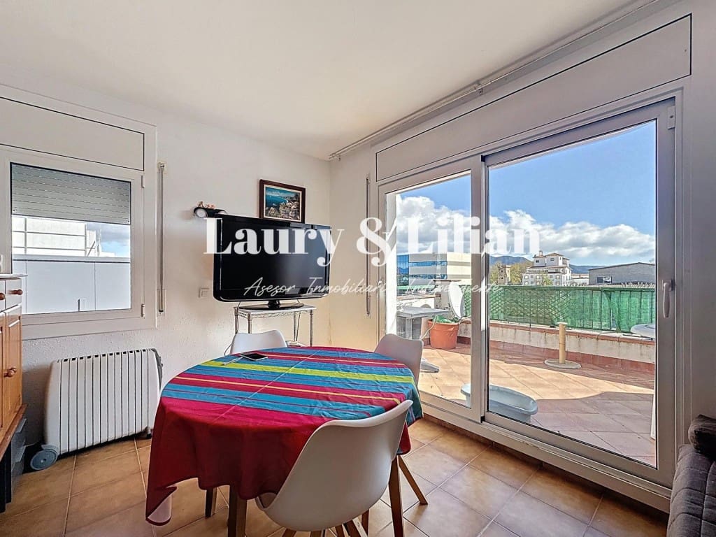 1 slaapkamer Appartement te koop in Empuriabrava met zwembad - € 104.000 (Ref: 9755536)