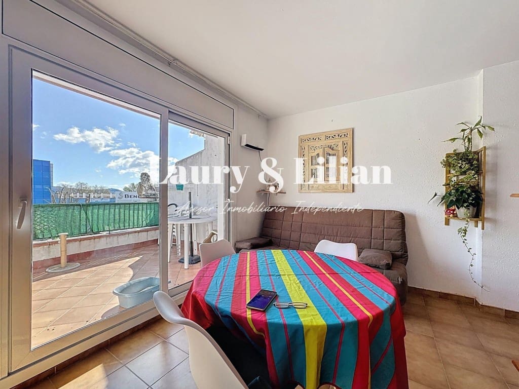 1 slaapkamer Appartement te koop in Empuriabrava met zwembad - € 104.000 (Ref: 9755536)