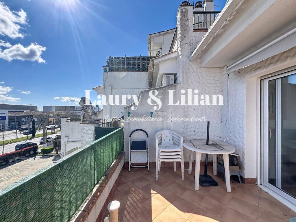 1 slaapkamer Appartement te koop in Empuriabrava met zwembad - € 104.000 (Ref: 9755536)