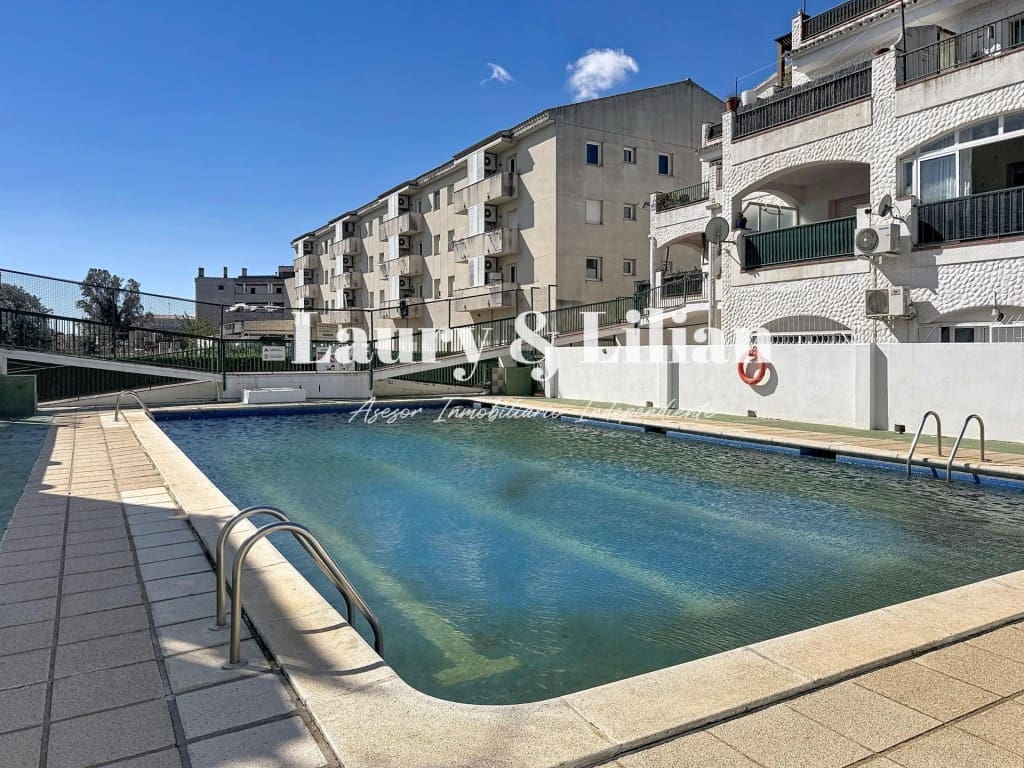 1 slaapkamer Appartement te koop in Empuriabrava met zwembad - € 104.000 (Ref: 9755536)