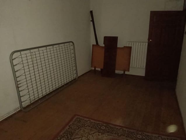 5 bedroom Finca/Country House for sale in Valencia de Don Juan - € 88,000 (Ref: 9755545)