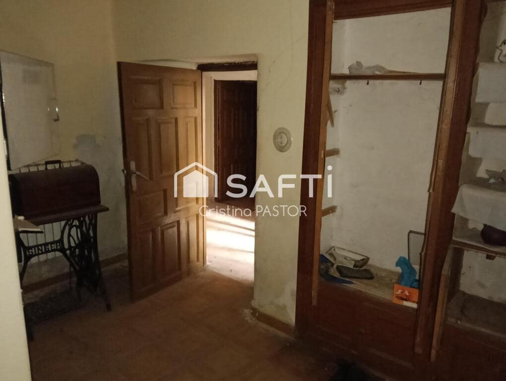 5 bedroom Finca/Country House for sale in Valencia de Don Juan - € 88,000 (Ref: 9755545)
