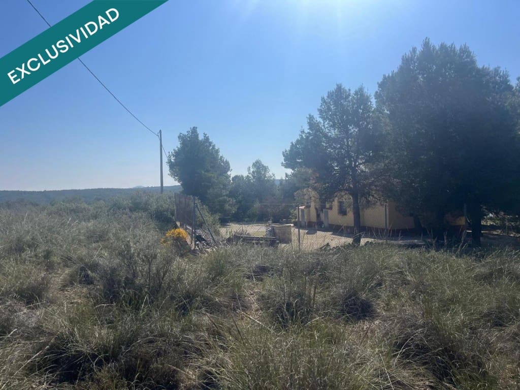 Grunde uden byggetilladelser til salg i Almansa - € 9.000 (Ref: 9755547)