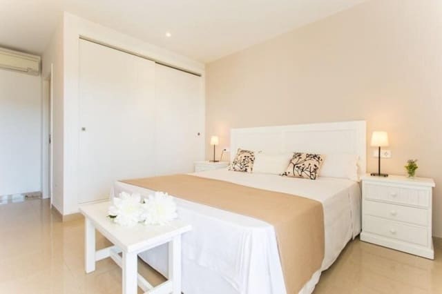 3 soverom Rekkehus til leie i Cala Anguila, Manacor med svømmebasseng - € 2 750 (Ref: 9755553)