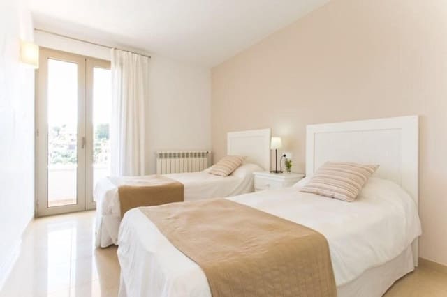 3 soverom Rekkehus til leie i Cala Anguila, Manacor med svømmebasseng - € 2 750 (Ref: 9755553)