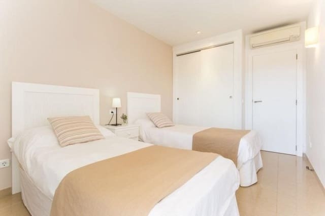 3 soverom Rekkehus til leie i Cala Anguila, Manacor med svømmebasseng - € 2 750 (Ref: 9755553)